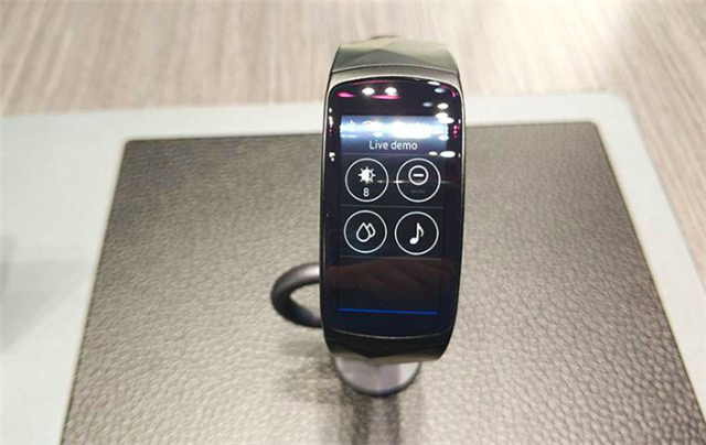 三星gear fit2 pro最吸引人的设计,大部分人入手都是因为它