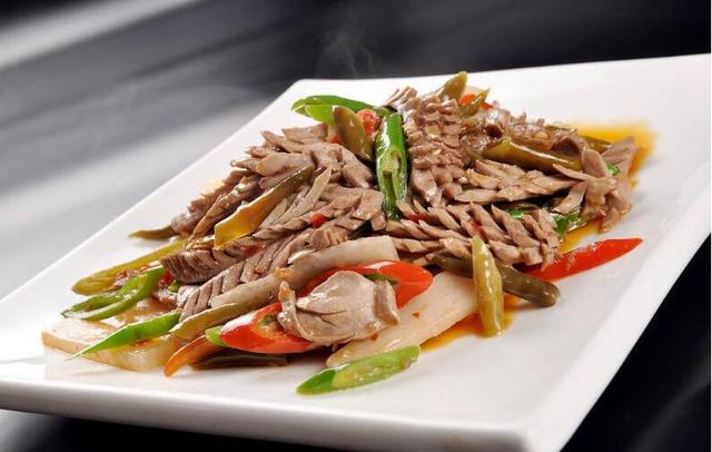 酸辣腰花,酸爽开胃,辣味十足,鲜嫩可口,即可下饭,又可拌面条