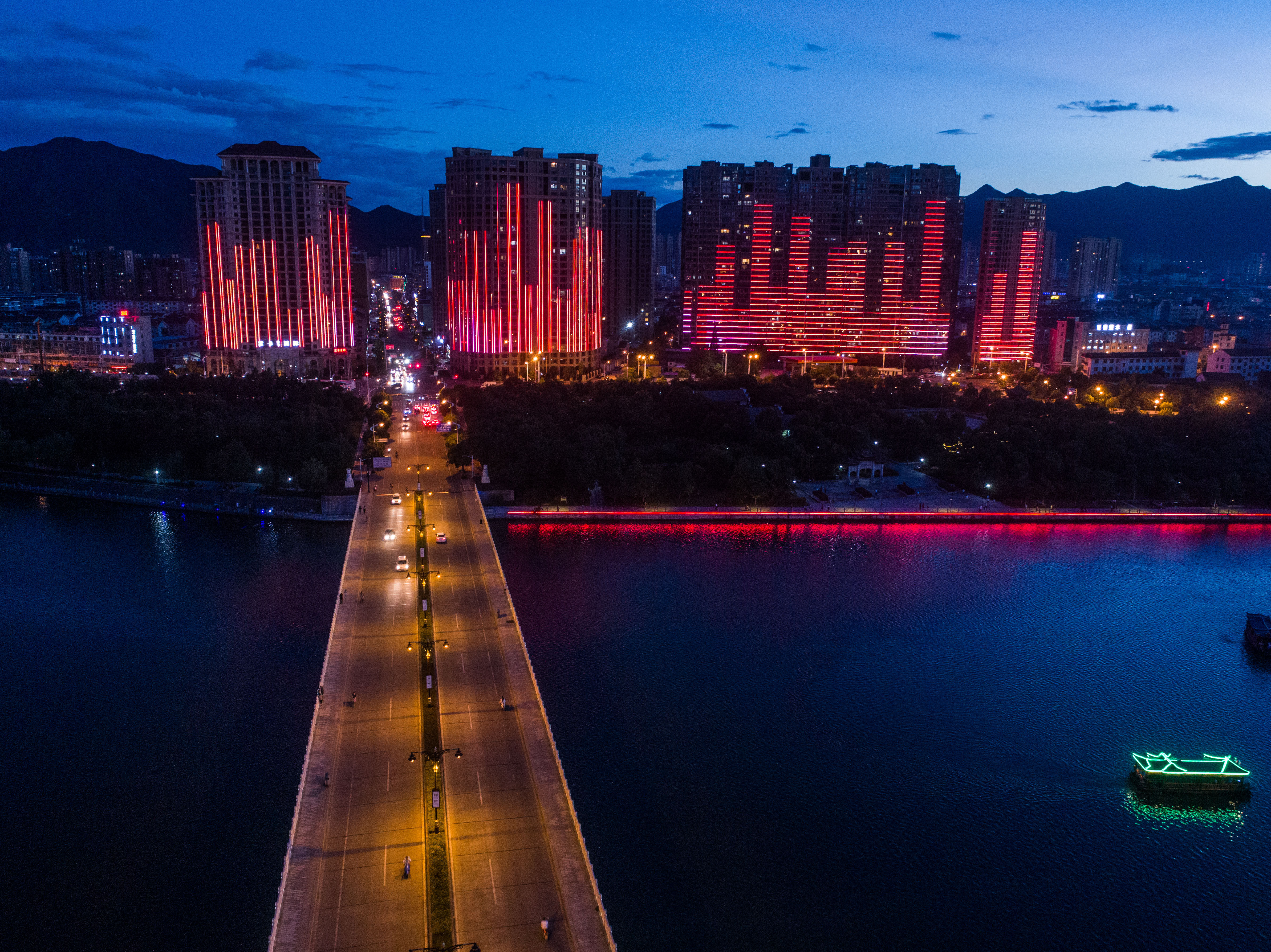 浙江东阳:扮靓城市夜景  打造城市新景观(2)