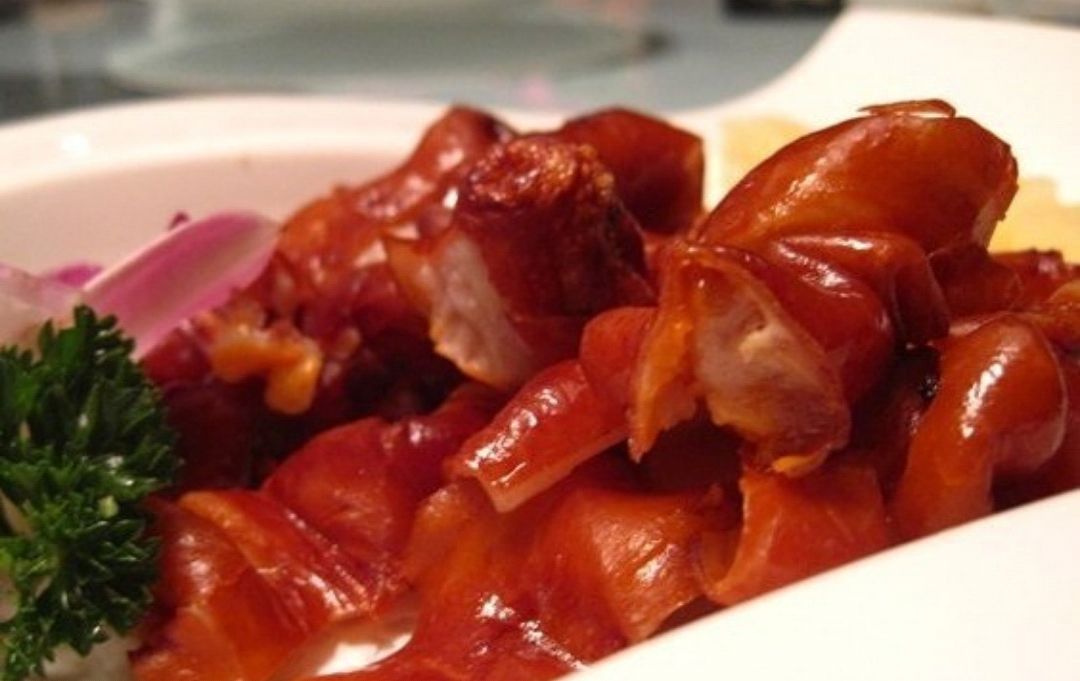 肉嫩,甘香味浓的蜜汁烧肠头