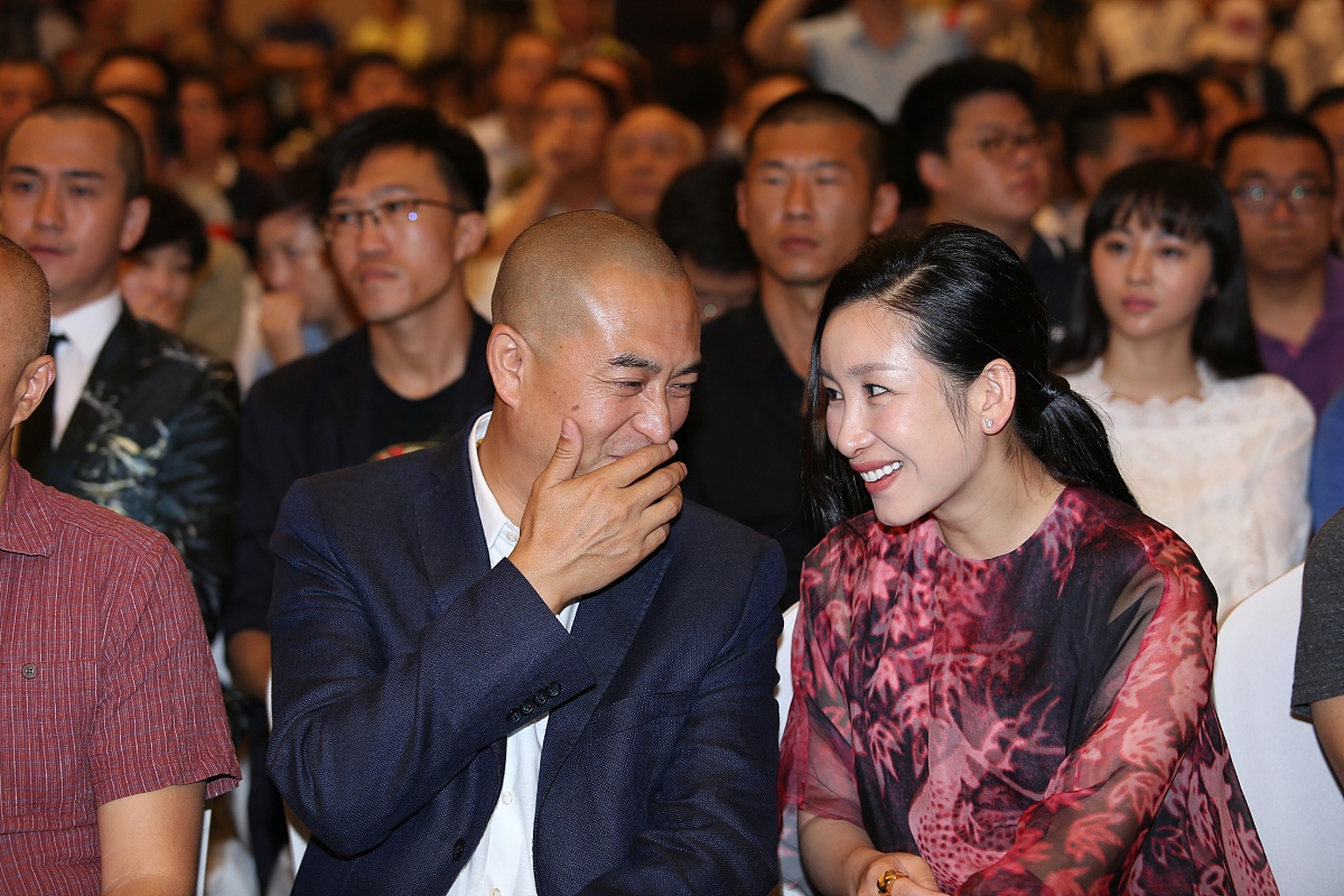 2016年,张嘉译找到"坐月子"的秦海璐,激动地说到:"要不要当我老婆?