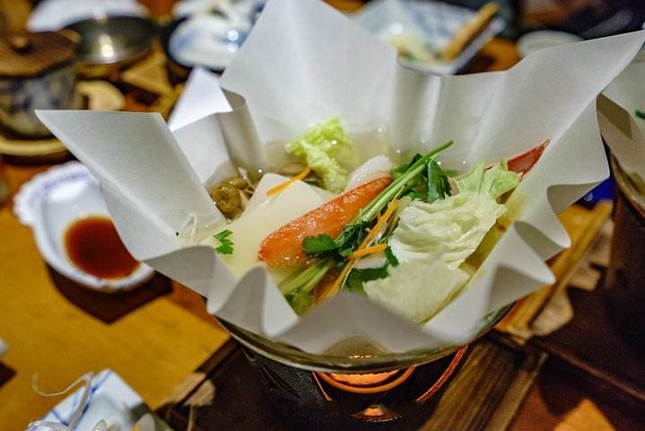 韩国"纸火锅"走红,10元一份涮完直接扔?真实情况看傻网友