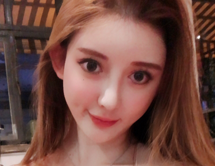 吴亦凡面对非议霸气回应,小g娜紧跟自拍蹭热,被指撞脸张予曦?