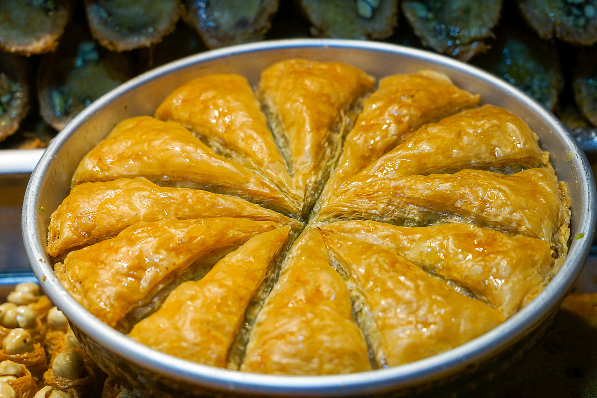 这道美食以其独特的口感和制作工艺,成为了三乡地区的特色美食.