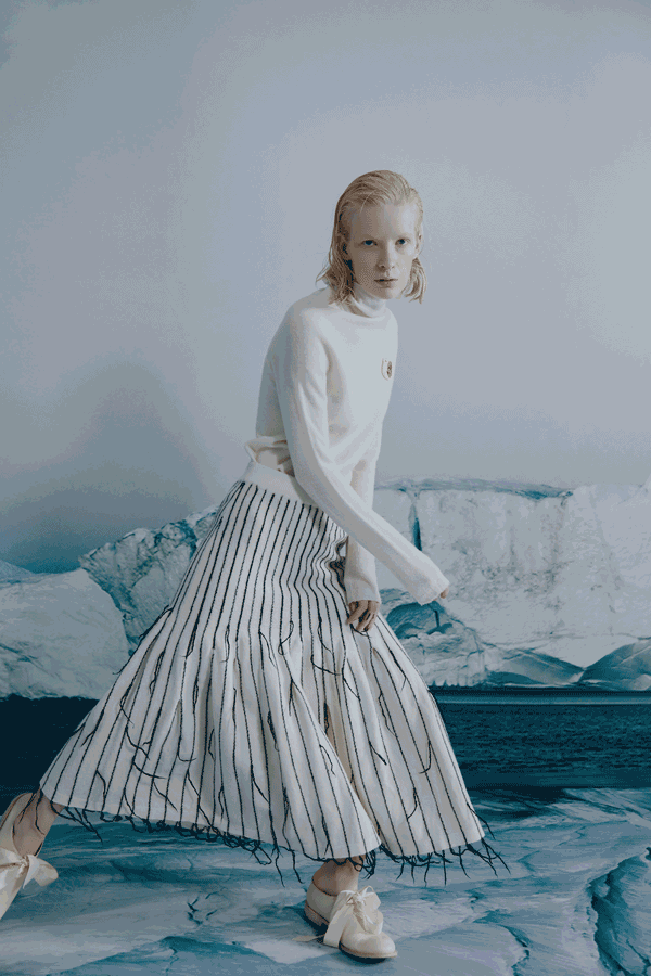 全球3大维密超模演绎"流苏装":老米甩出翅膀,而她流下"天使之泪"