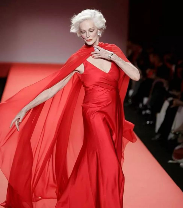 世界最老超模!t台行走70年成神话,如今87岁依旧有小鲜肉追求