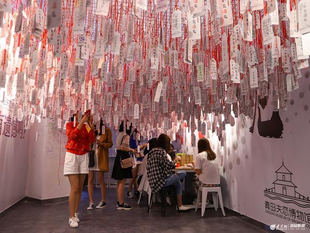 游荐丨青岛失恋博物馆成网红打卡地 游客纷纷前往体验