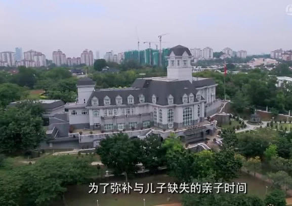 胡静马来西亚豪宅曝光,家居服却让人想笑,观众:活得太真实了!