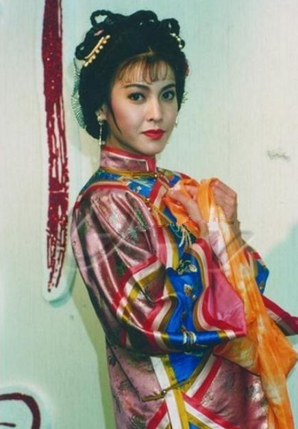 李婉华的紫衫龙王很美,与吴镇宇相爱8年,现与局外人生活幸福