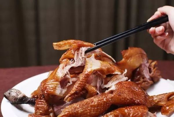 闻名中外符离集烧鸡是安徽宿州特产,形成于20世纪初,因原产于符离镇