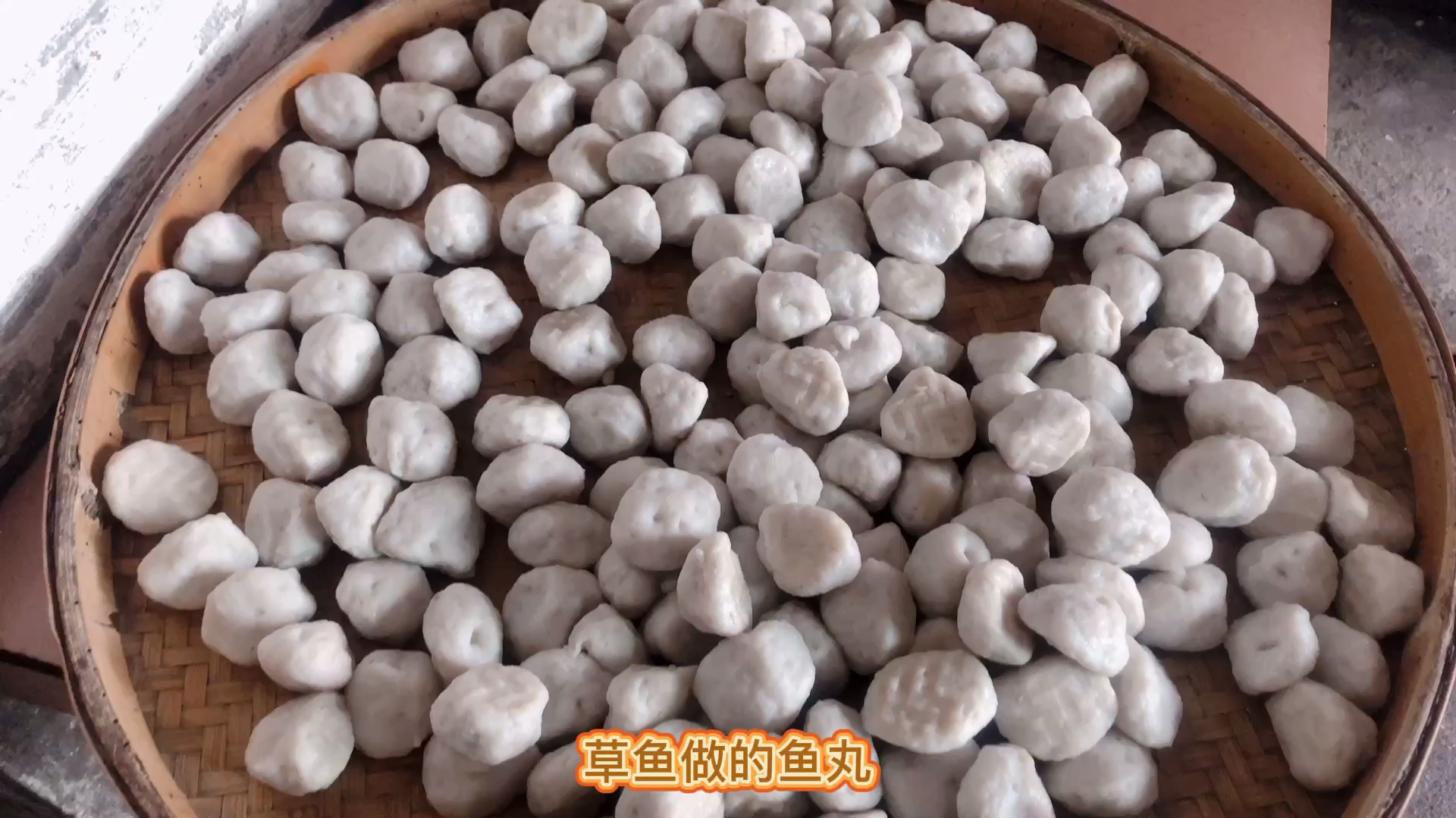 江西赣州:农村买了300块钱草鱼做鱼丸,老人说,比买的更好吃