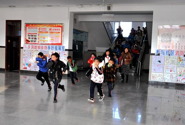 大兴农场校园消防演练撑起安全"防护伞"