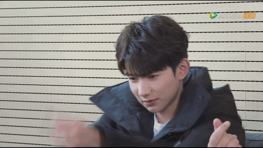 杨超越居然抱了王源的腰:酸了是酸了但这次可以理解!