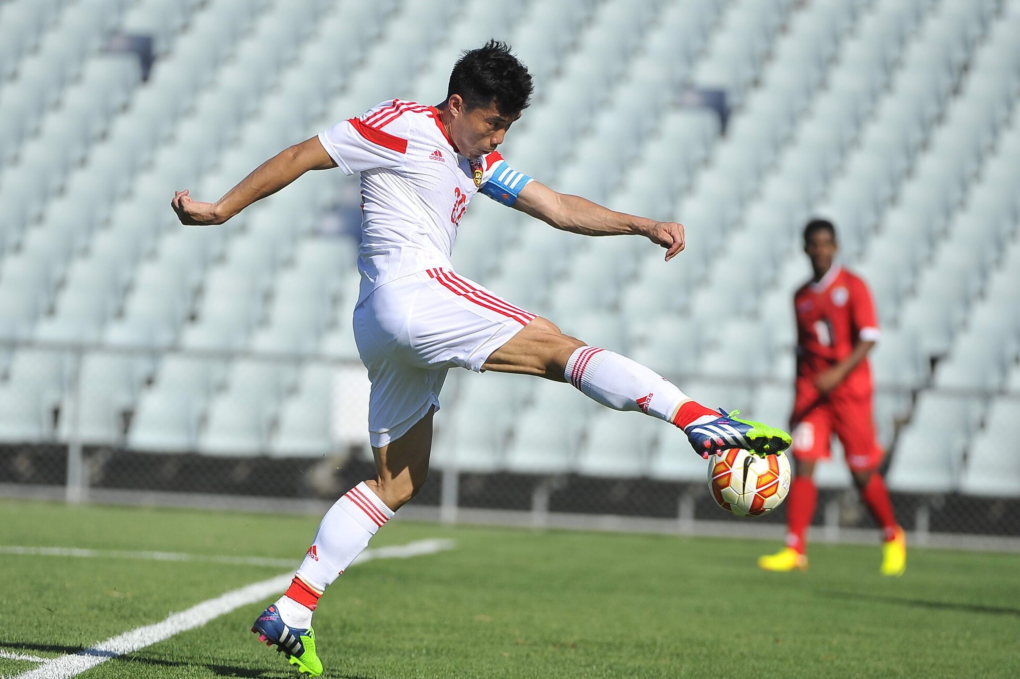 国足今年太强,吴磊接受采访说功劳都是三哥的,赛后球迷维京战吼