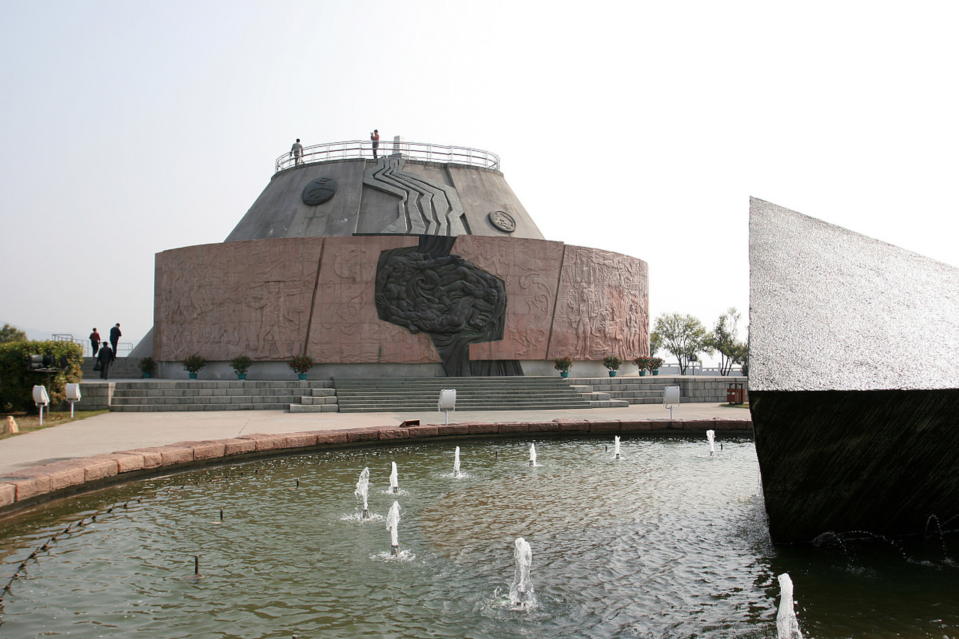 江阴滨江要塞旅游区,位于江苏省江阴市,是我最近探访的一处充满自然