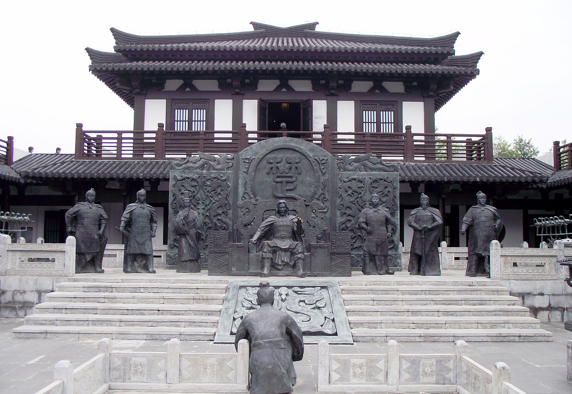 站在高达9.9米的项羽雕像前,仿佛能感受他的威严与豪情