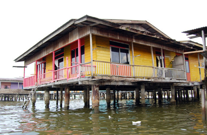 世界上最大的高脚屋村落,有千年的历史,却显得格外低调!