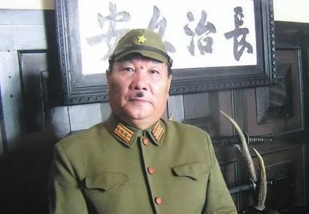 为什么日本军人要留一撮小胡子?有一个作用让人感到恶心