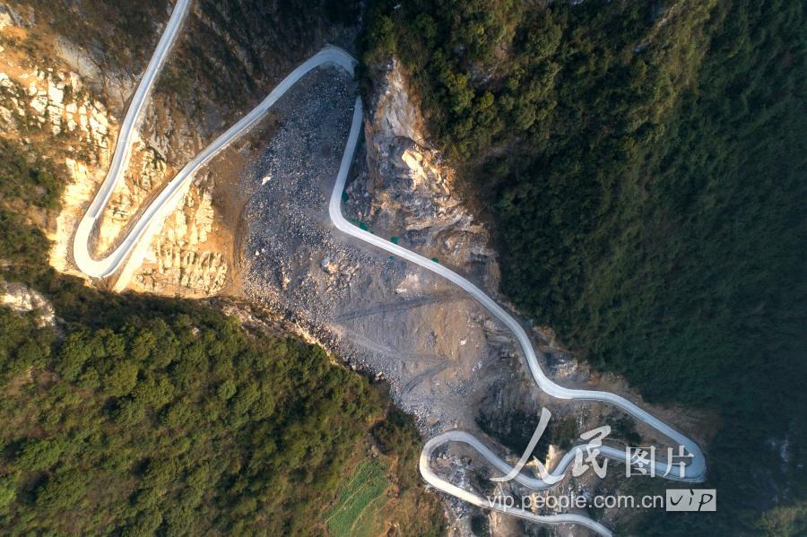 湖北秭归:打通最后一公里扶贫路