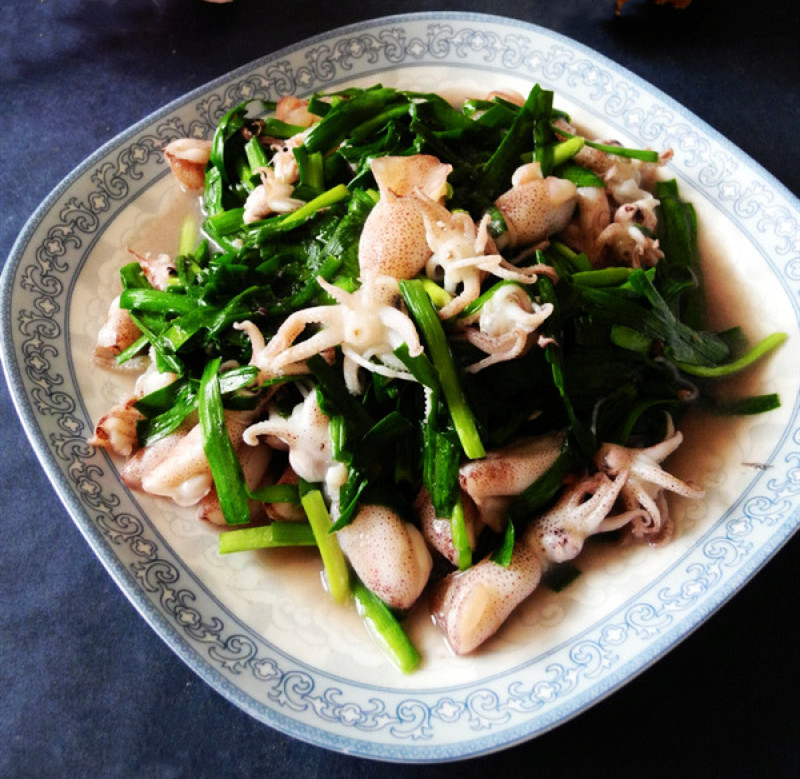 2,翻炒的时候不需要加味精,笔管鱼本身就很鲜美.