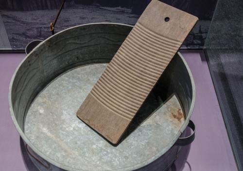 在20世纪它是女性经常使用的工具,但现在众多男士正在"使用"