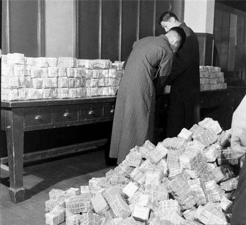 民国通货膨胀多严重?一个烧饼卖5000元,网友:一个月工资没了