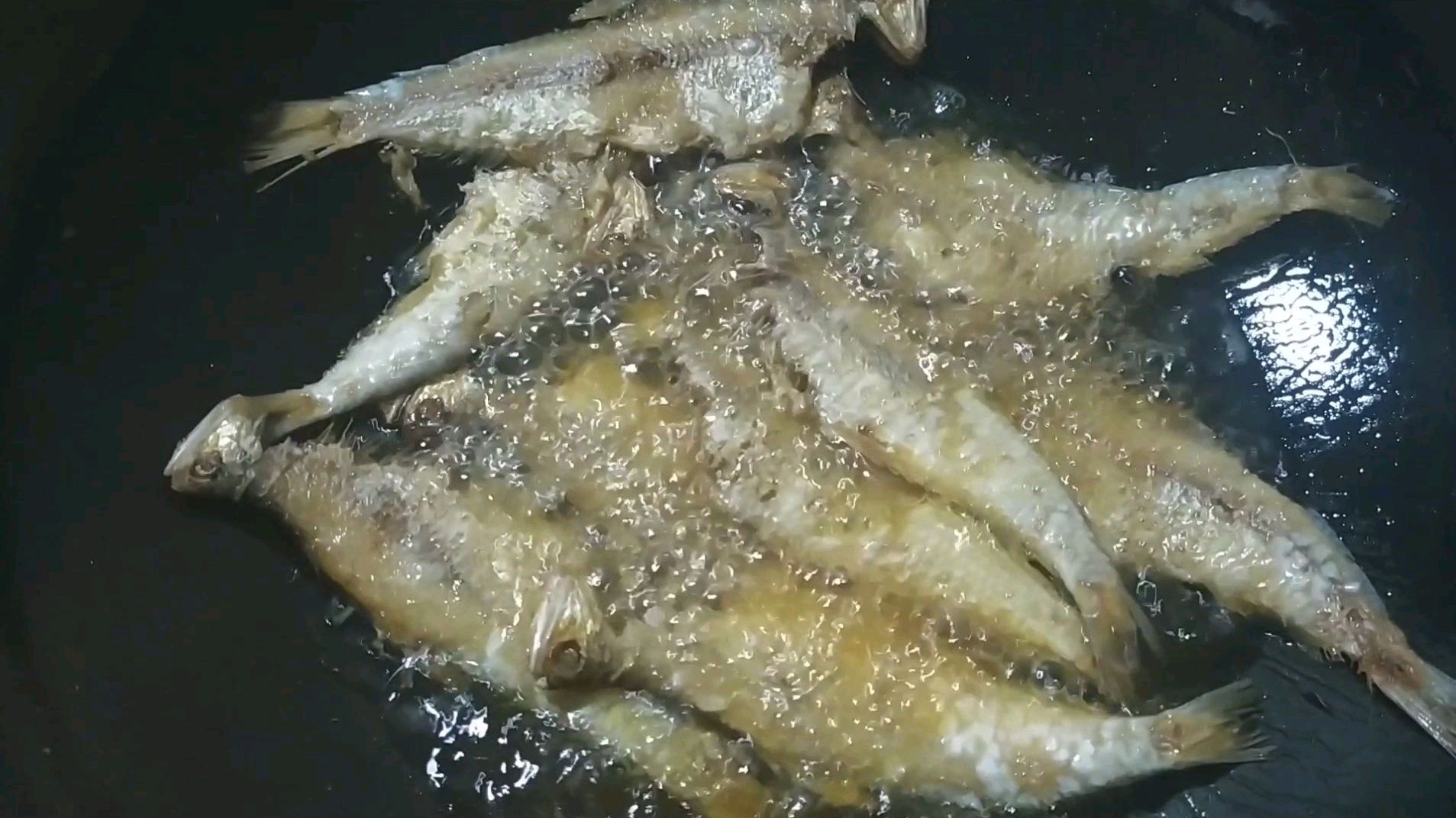 黄鲫子鱼虽然鱼刺多 做好了比红烧肉都香
