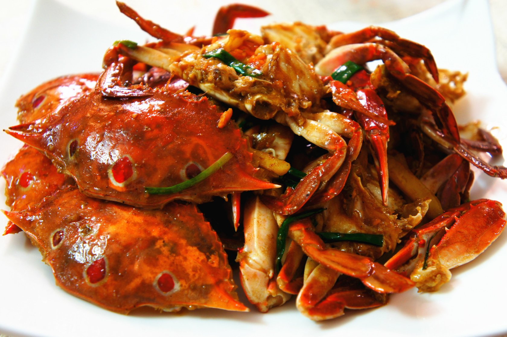 做爆炒螃蟹时,很多人少加了"它",难怪吃起来土腥味很重