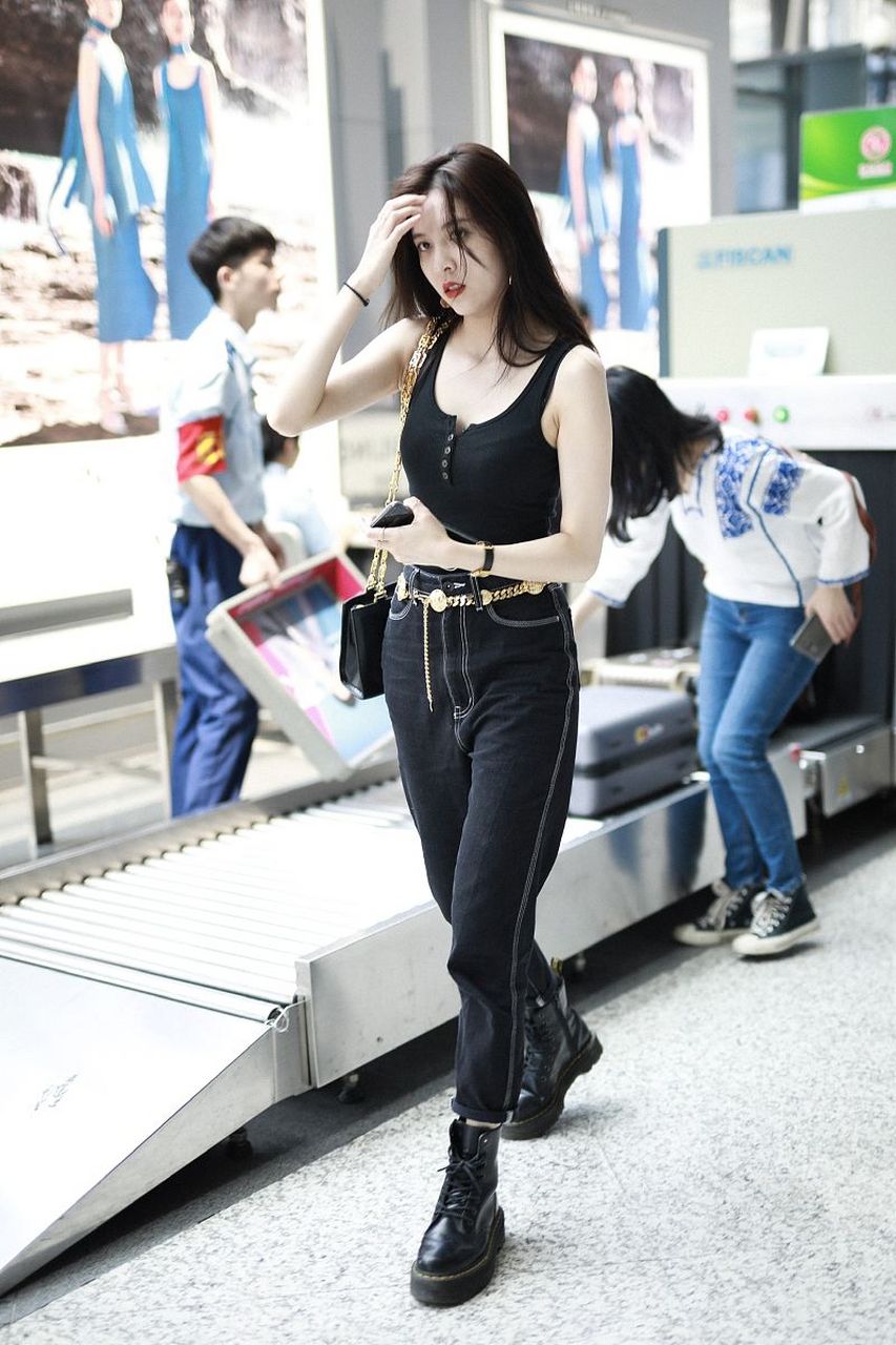 宋妍霏家境挺好的,私下就是大小姐脾气,有啥说啥的性格,工作室回应