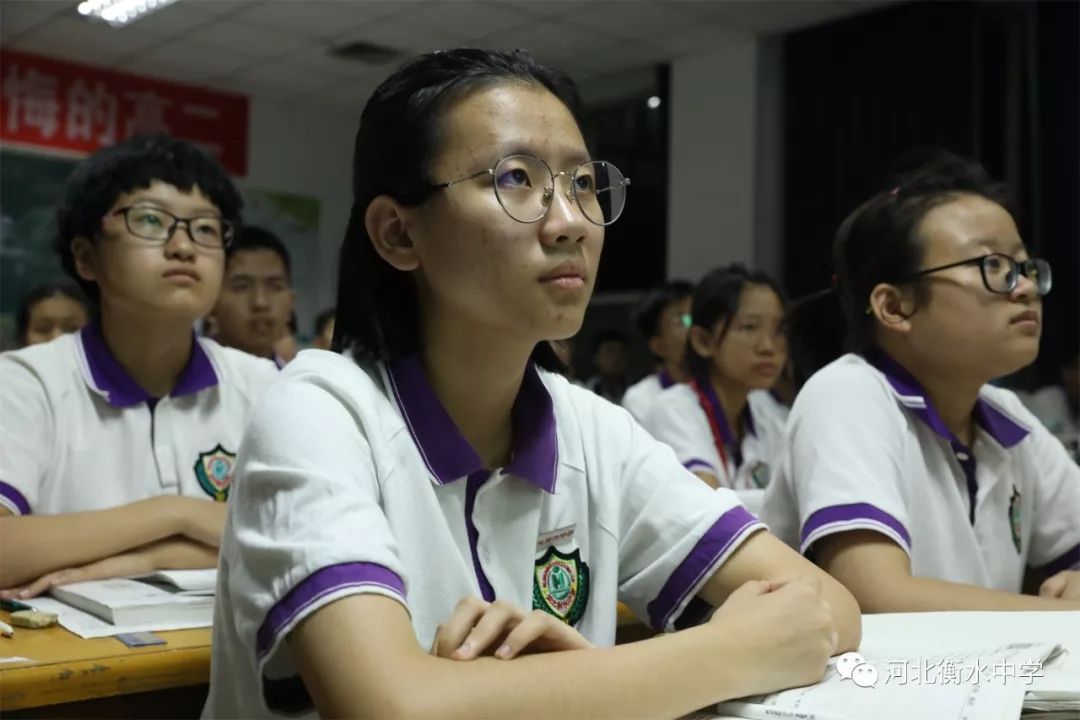 幸福!衡水中学组织全校学生收看《开学第一课》!