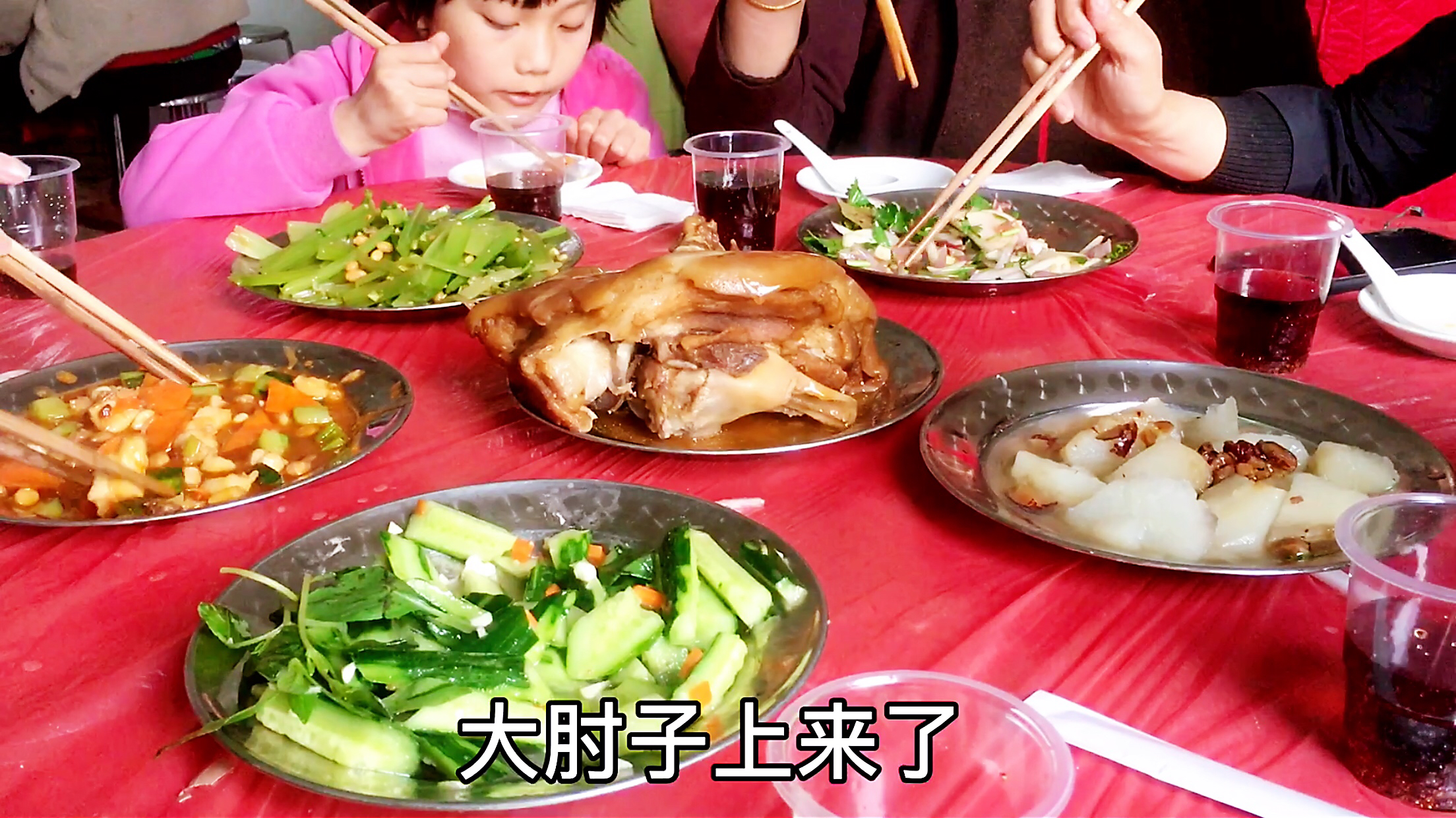 河南农村特色宴席,500元一桌几十道菜,美味又实惠,非常热闹