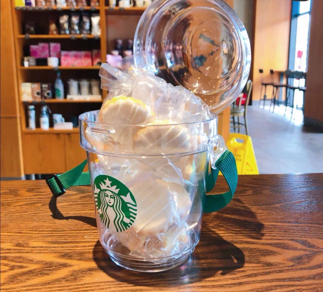 星巴克几根棒棒糖,凭啥卖到70块,包装说明一切