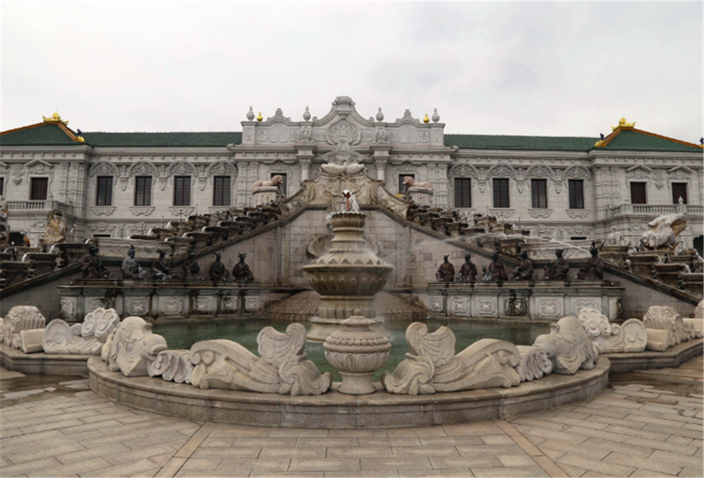 目前,圆明园十二大水法中的十二大生肖兽首已经有8个回归中国,其中