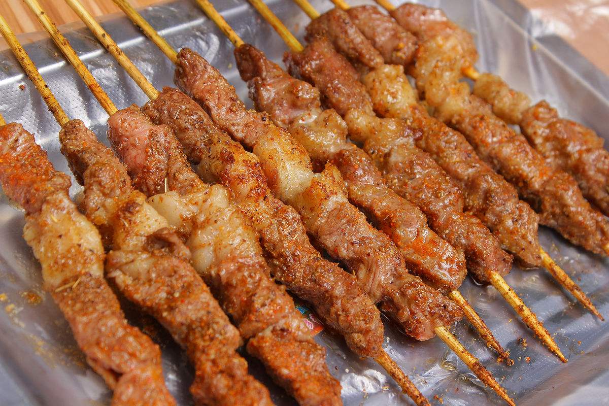 街边的羊肉串究竟是什么做的?能放心吃吗?看完你就知道了