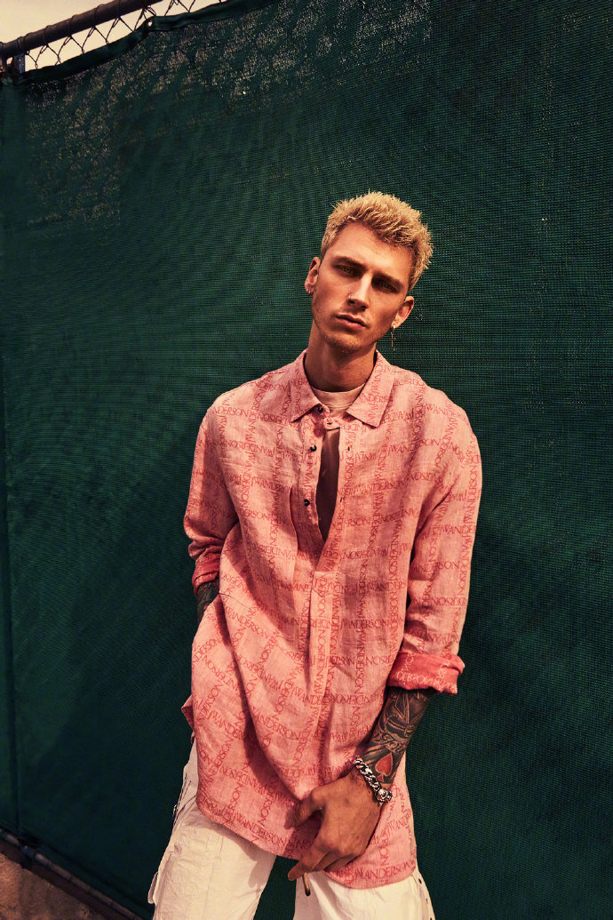 痞帅-machine gun kelly最新《flaunt》杂志写真