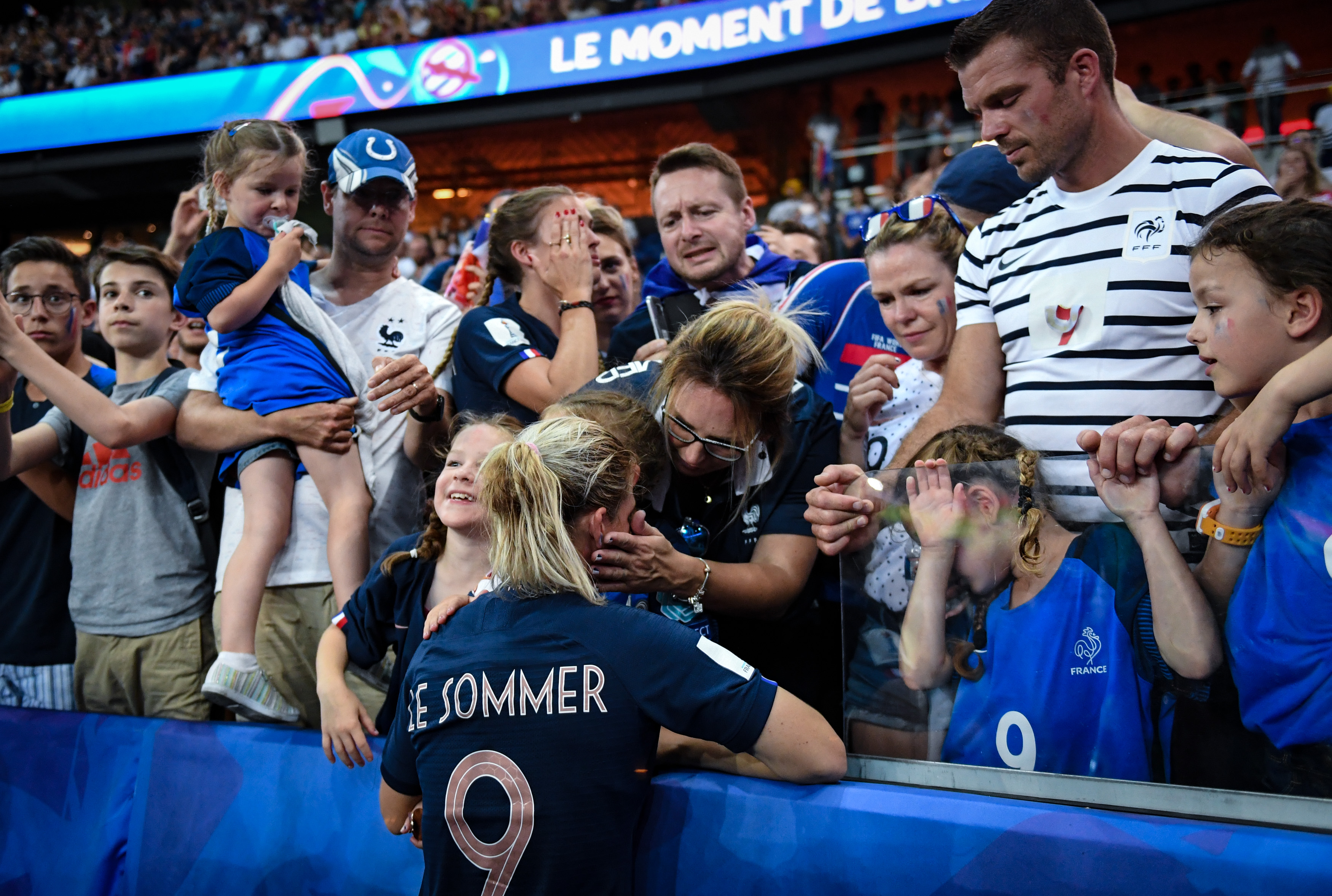 足球——美国队淘汰法国队晋级四强(5)