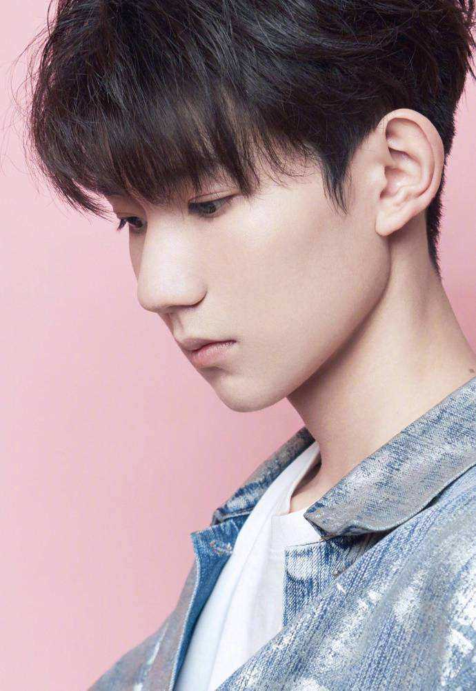 杨超越王源粉丝起争端,杨超越公司发声明,网友:让王源也发声明