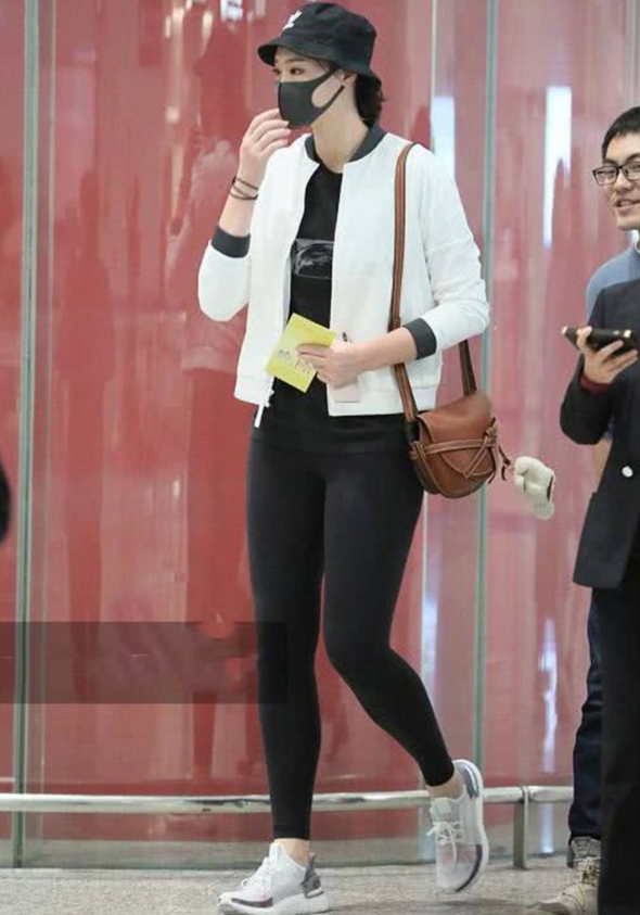 惠若琪穿"无痕液体裤"出镜,看到她双腿那刻:这谁能顶住