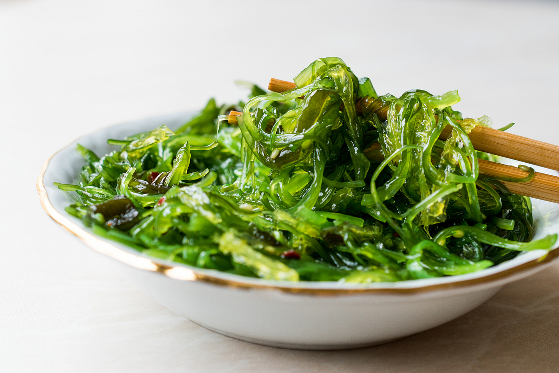 凉拌冰草菜是一道清爽可口的凉菜,其制作步骤简单易学,口感丰富.