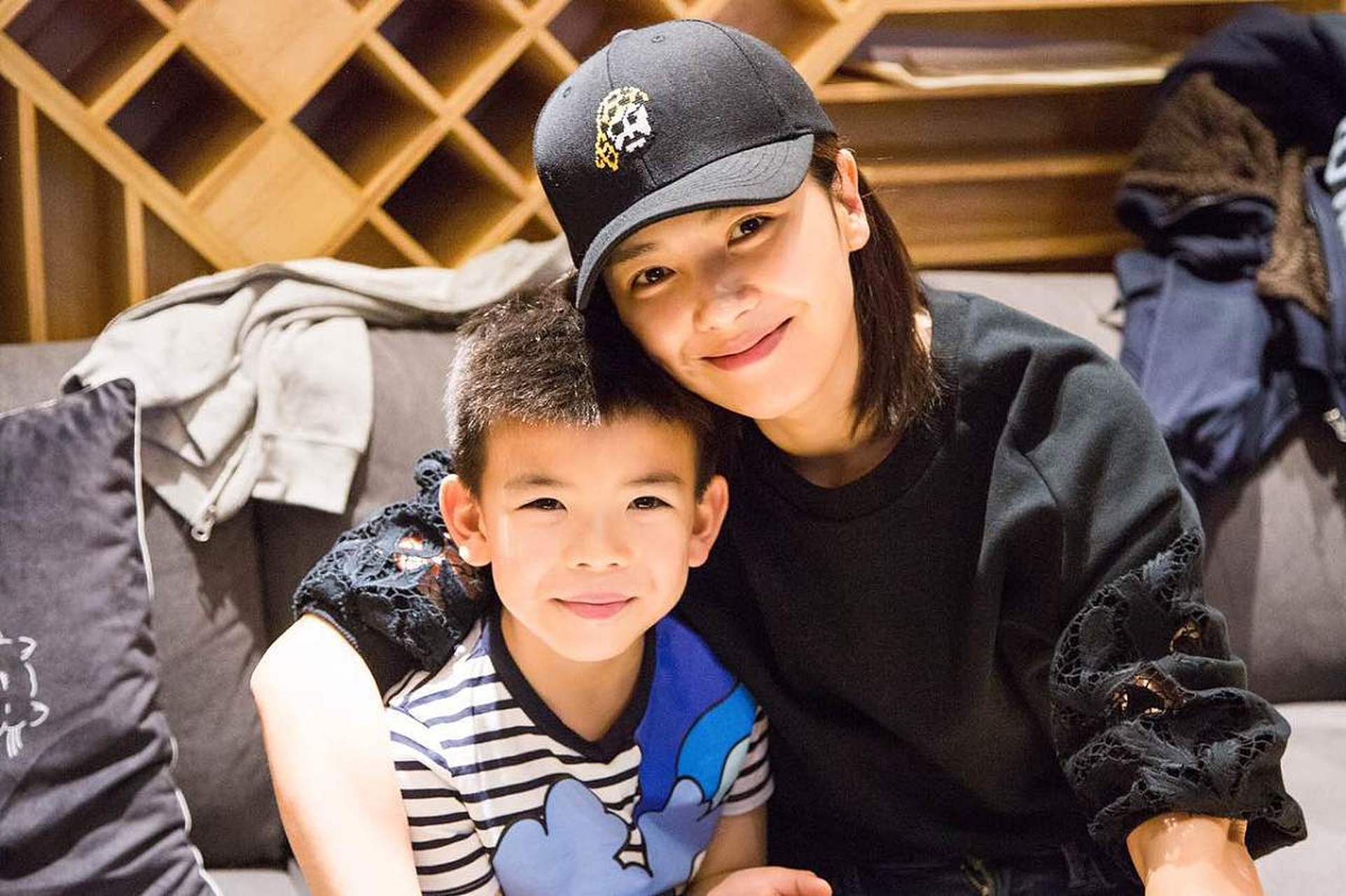 刘烨的老婆安娜容貌随着年龄增长而衰老,网友质疑刘烨眼光.