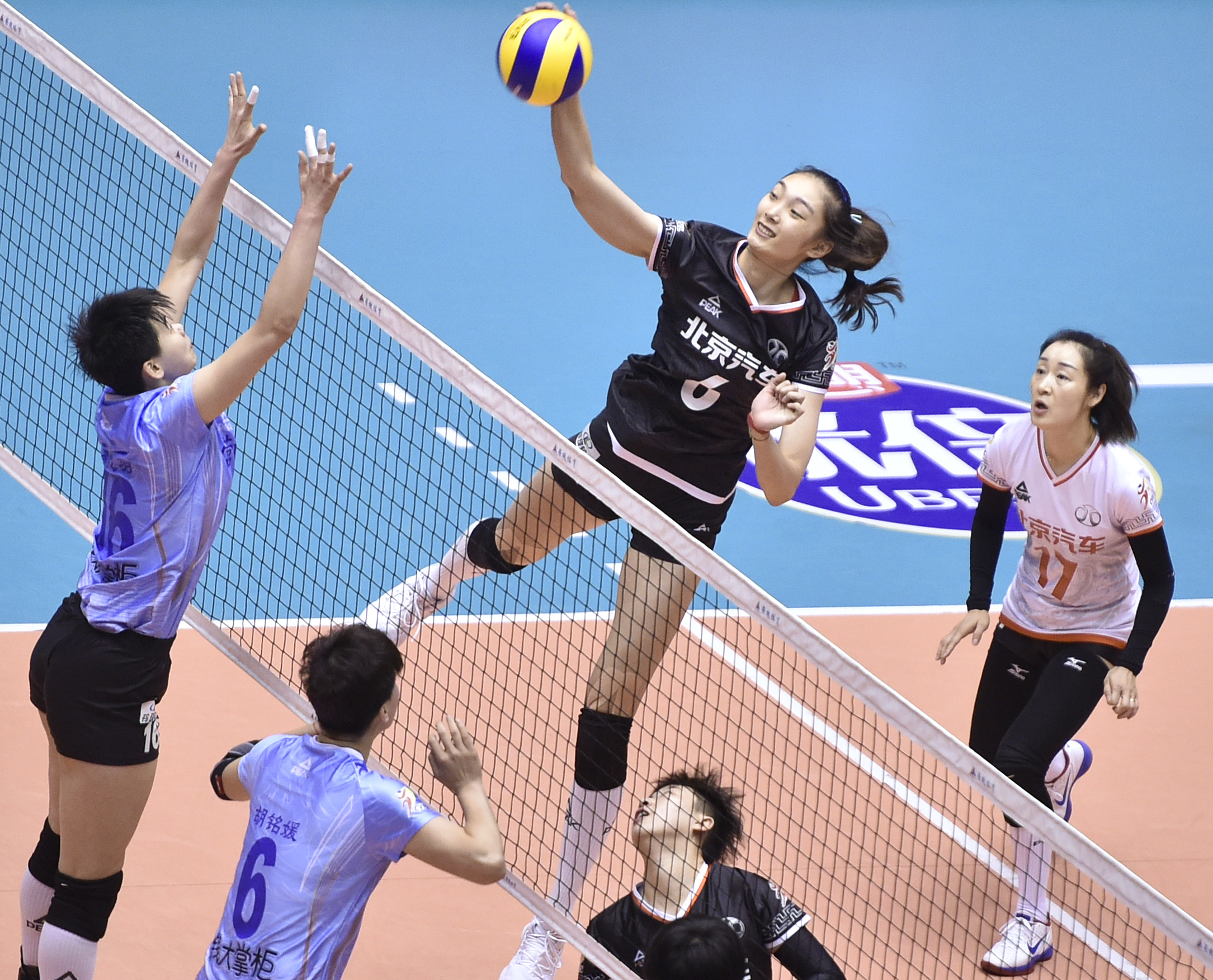 排球——女排超级联赛:北京汽车胜辽宁营口鲅鱼圈