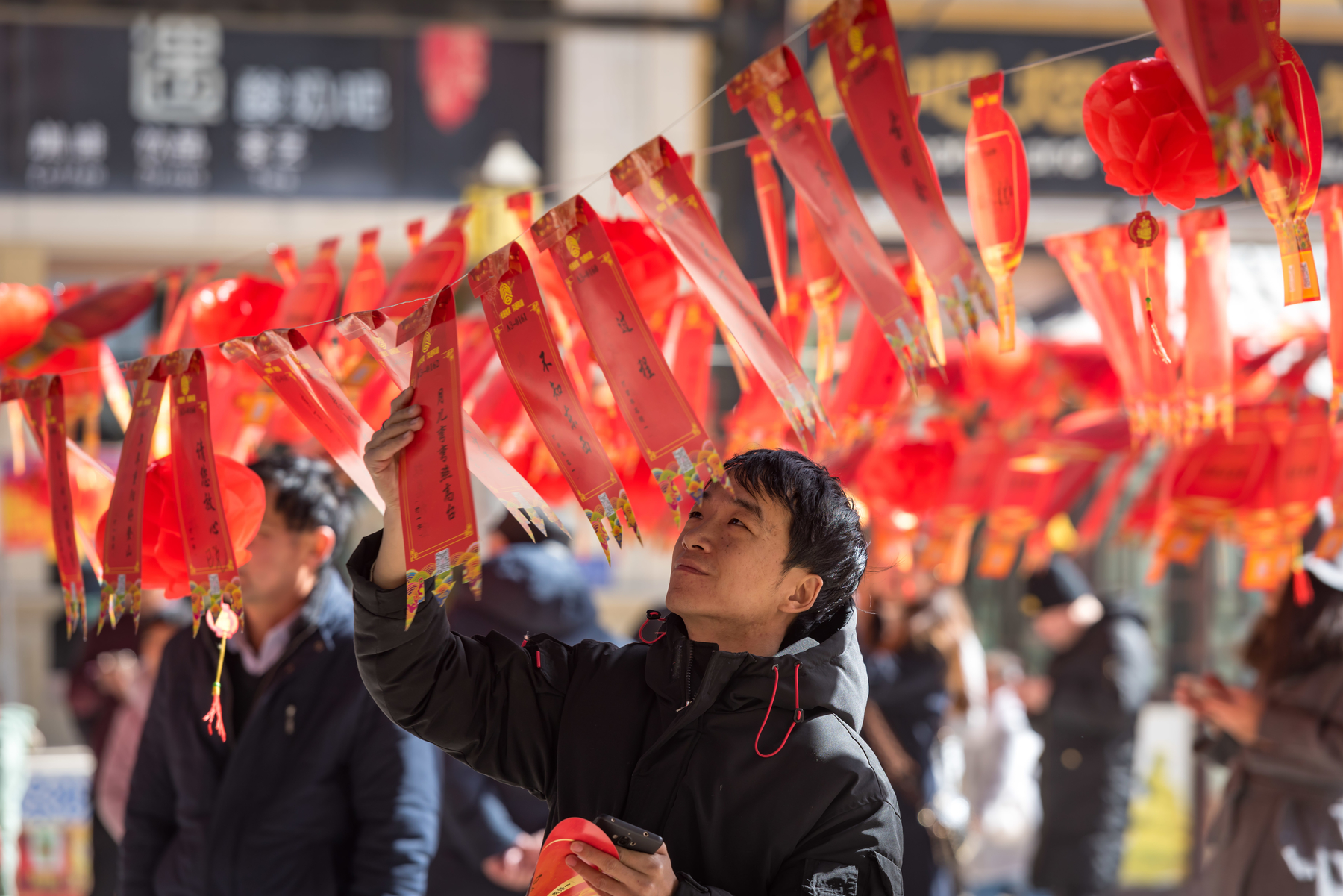 人文纪实摄影:猜灯谜,闹元宵,欢天喜地庆佳节