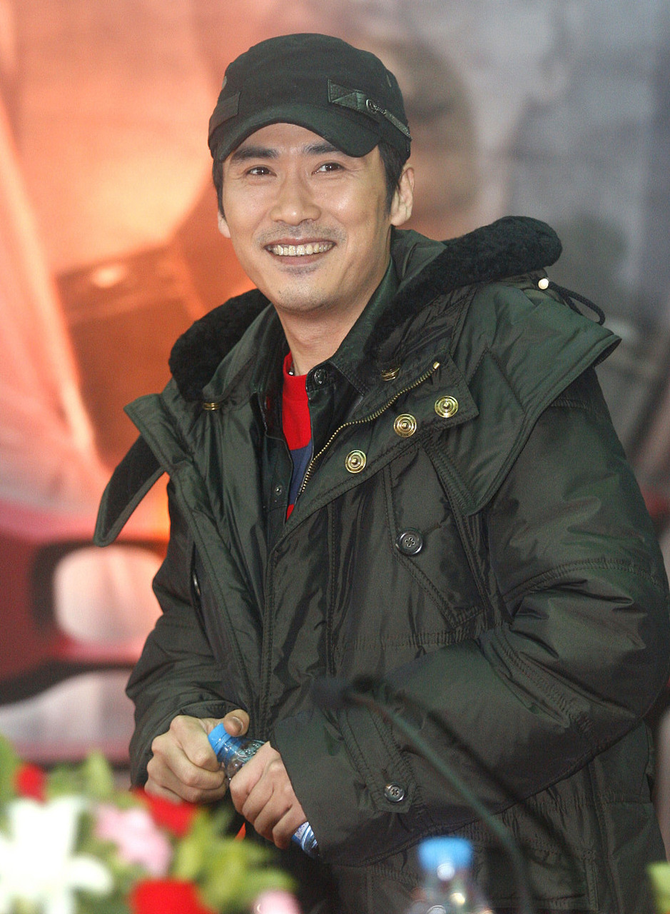 罗海琼说,导演柳云龙这个人,有私心,在风筝剧组,他给自己挑选的女人