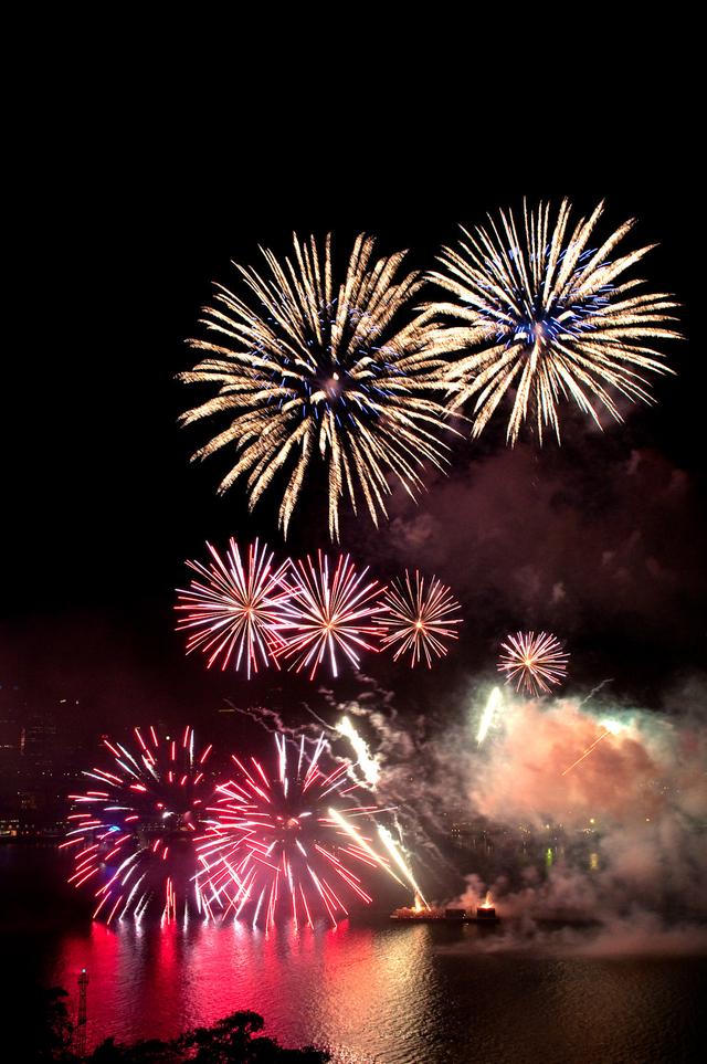 搞错年份,悉尼跨年夜烟花秀留给10亿人的遗憾!