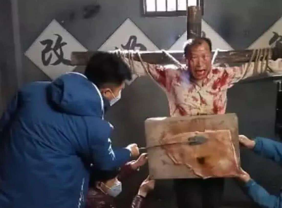 原来剧中"烙刑"是这么拍的,当全身照曝光,网友:全都是套路!