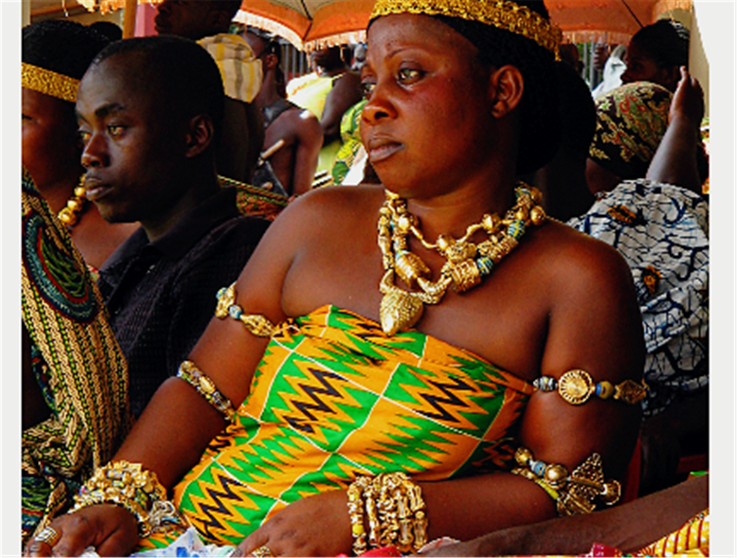 奇葩非洲土豪,全身上下都是金,网友:这样奢侈不怕被抢吗?