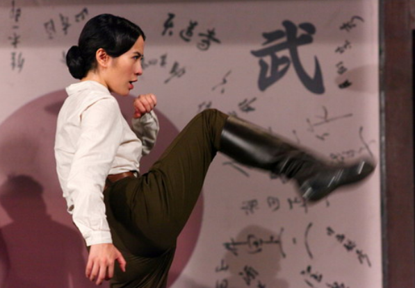 张蓝心的高踢腿当初还是很惊艳的,也正是张蓝心的这样一个展示,让所有