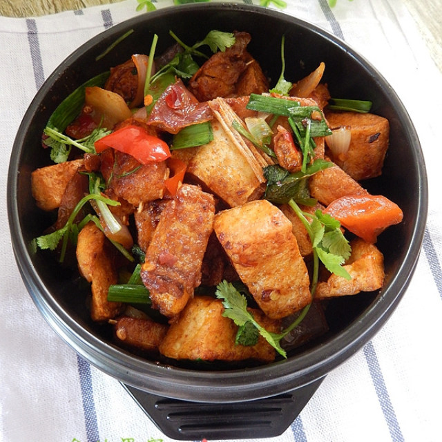 干锅鱼腩豆腐,香辣鲜美超好吃,冬季吃它滋补又暖身