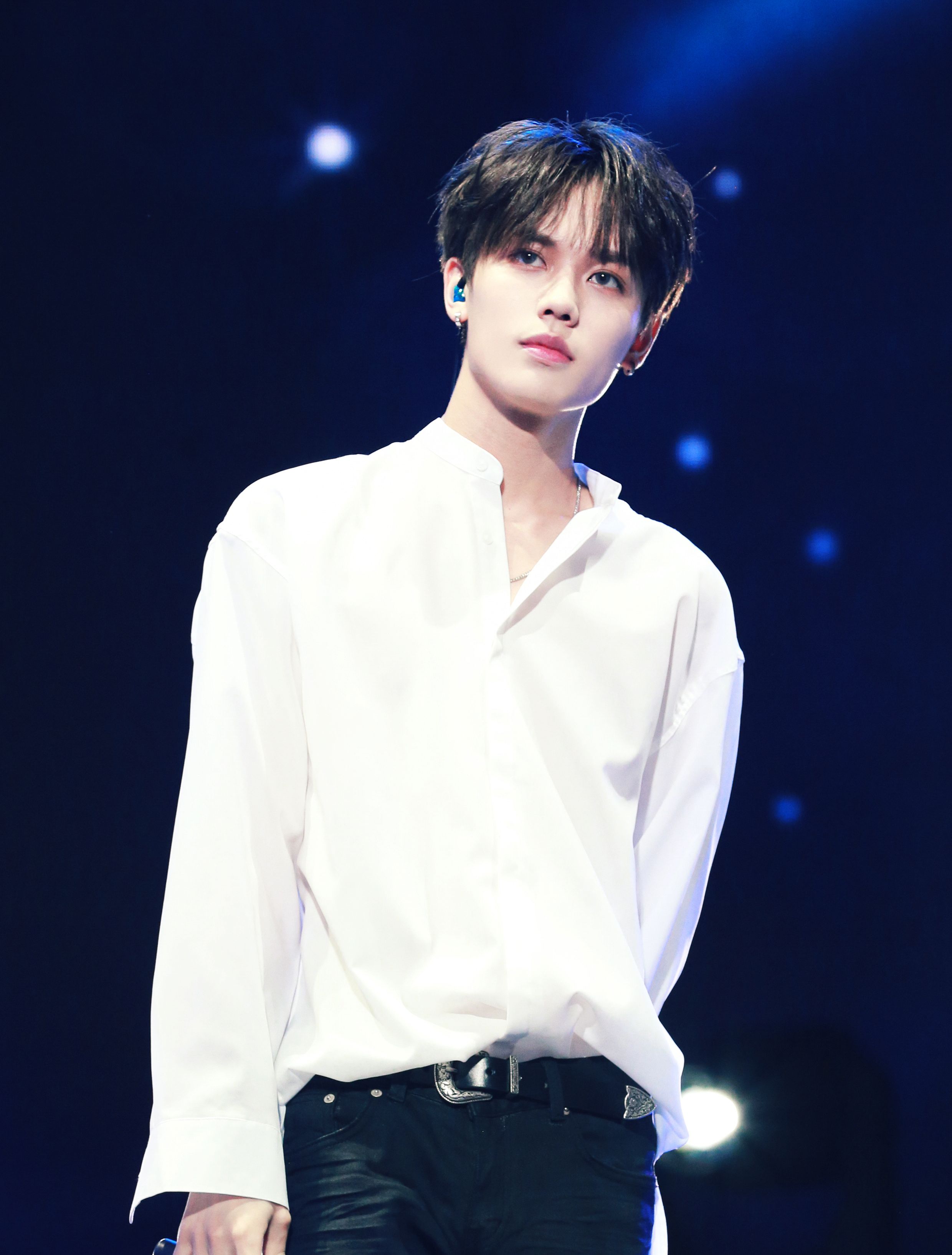 百分九少年白衬衣look,陈立农是吃可爱长大的吧,范丞丞超a的!