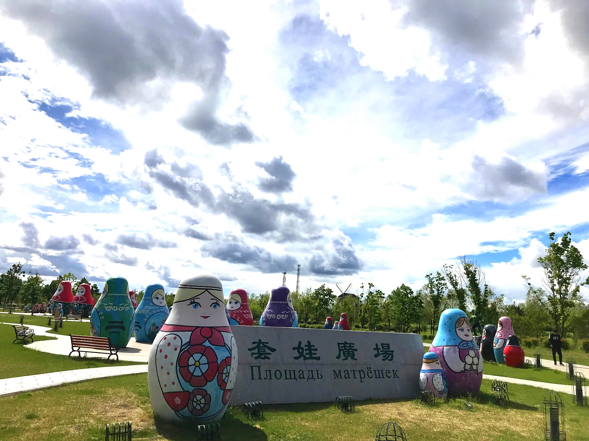 同江俄罗斯套娃广场,孩子们最爱,小萌娃玩转大单反